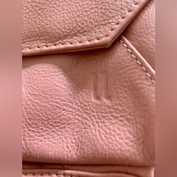 RFID Pelle Soft Pink Crossbody Messenger Envelope Zip Lined - Picture 16 of 16